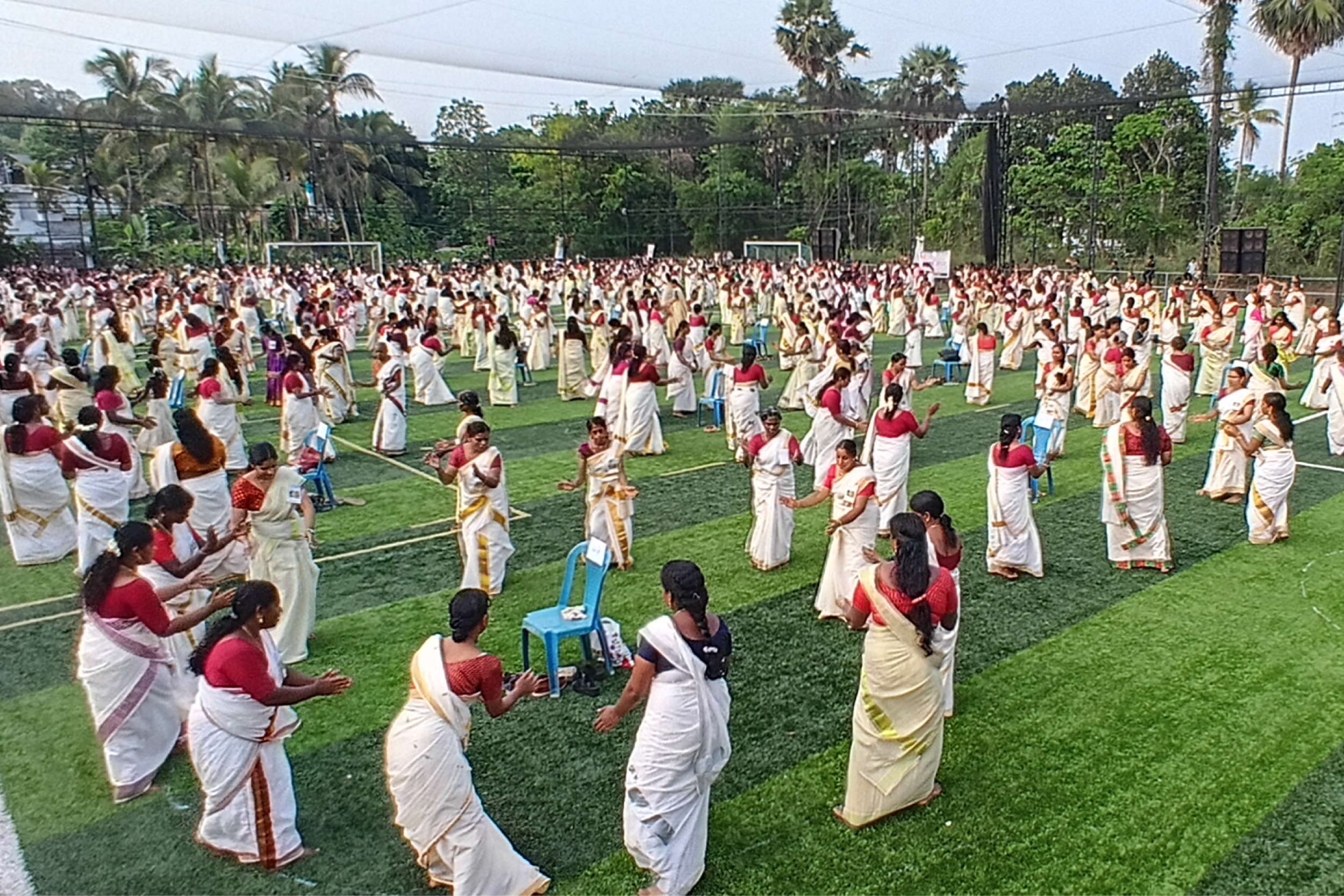 MUTHUTHALA PANCHAYATH - LARGEST WOMEN CHAVITTUKALI